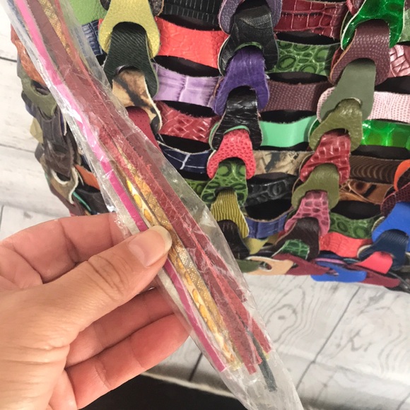 De De multicolored linked leather hobo bag NWOT - Picture 8 of 8